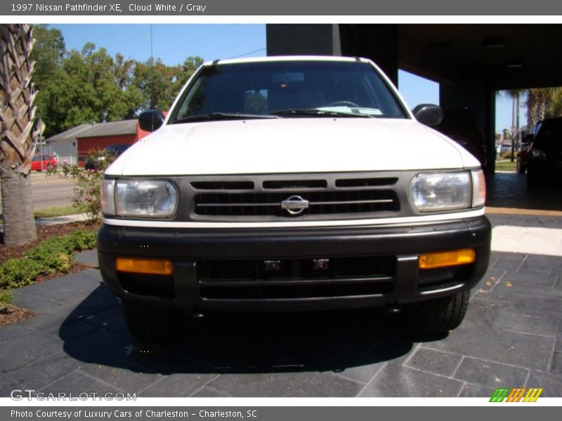 Cloud White / Gray 1997 Nissan Pathfinder XE