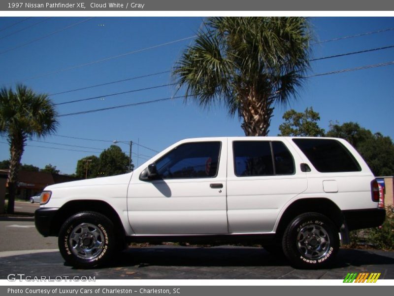 Cloud White / Gray 1997 Nissan Pathfinder XE
