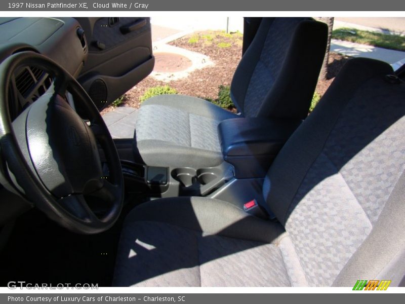 Cloud White / Gray 1997 Nissan Pathfinder XE