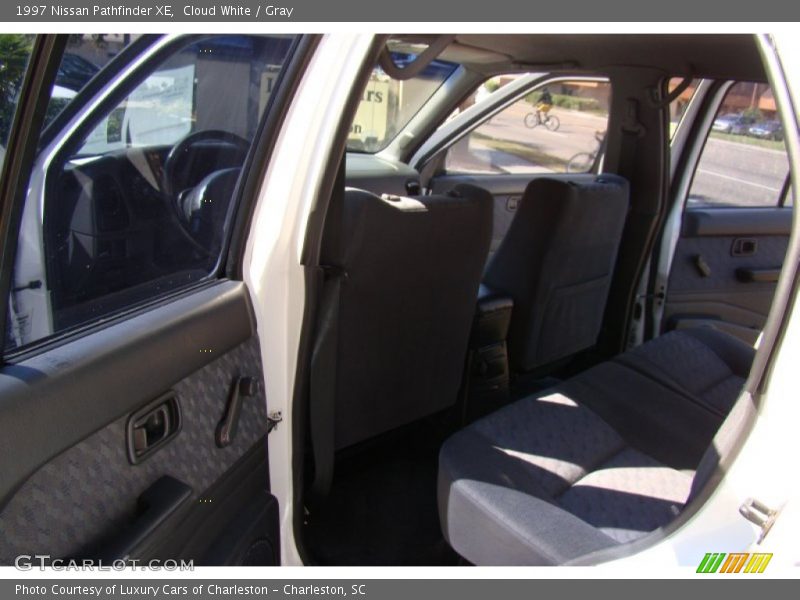 Cloud White / Gray 1997 Nissan Pathfinder XE