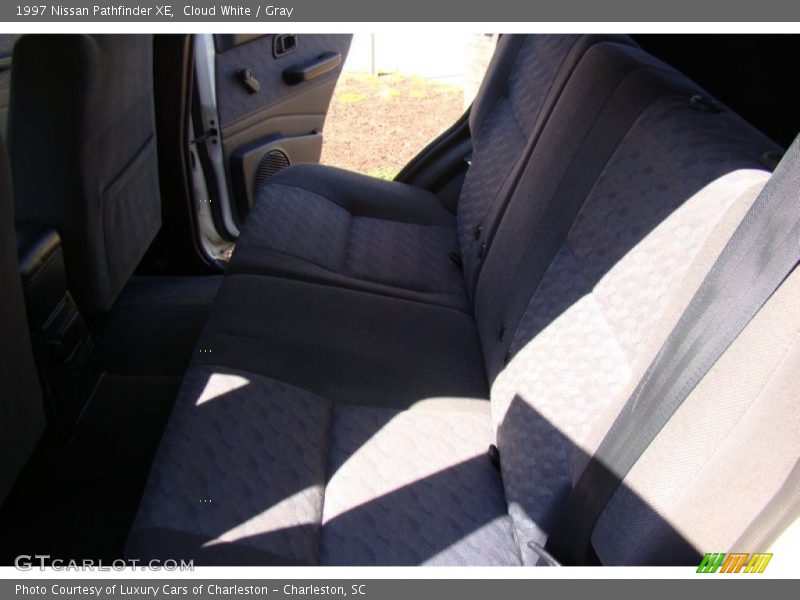 Cloud White / Gray 1997 Nissan Pathfinder XE