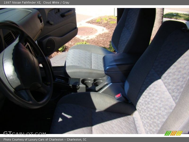 Cloud White / Gray 1997 Nissan Pathfinder XE