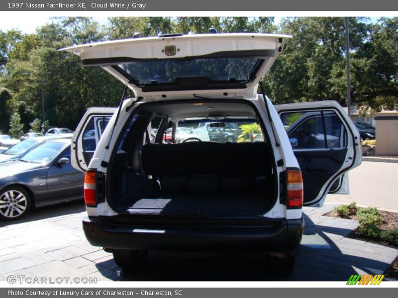 Cloud White / Gray 1997 Nissan Pathfinder XE