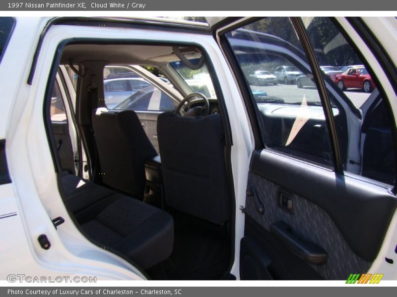 Cloud White / Gray 1997 Nissan Pathfinder XE