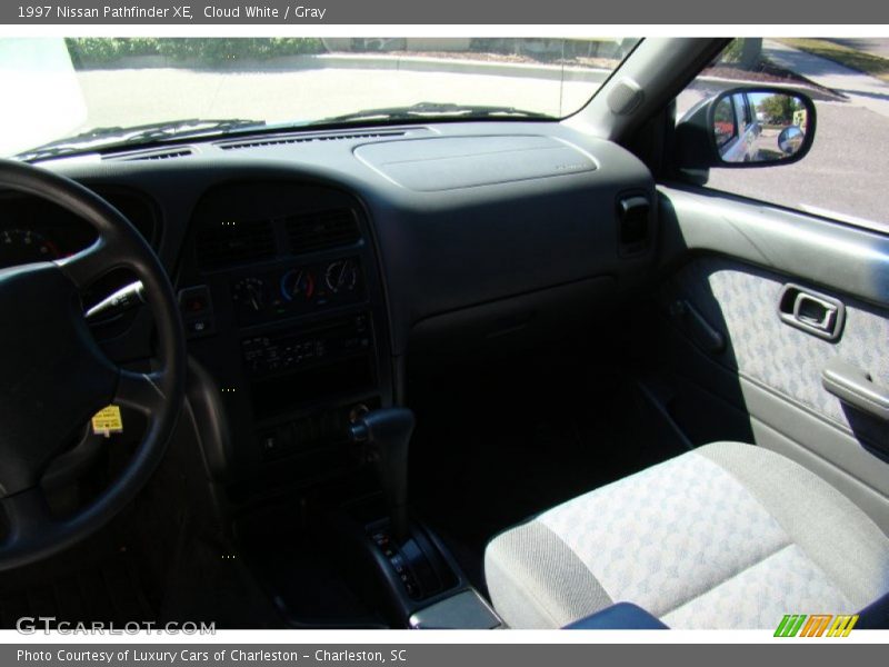 Cloud White / Gray 1997 Nissan Pathfinder XE