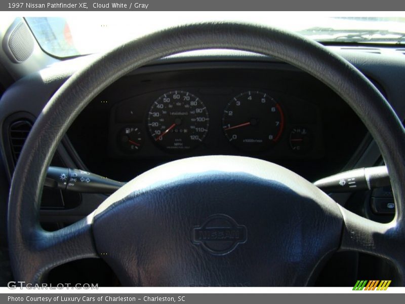 Cloud White / Gray 1997 Nissan Pathfinder XE