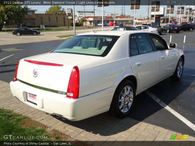 White Diamond Tricoat / Light Linen/Cocoa Accents 2011 Cadillac DTS Luxury