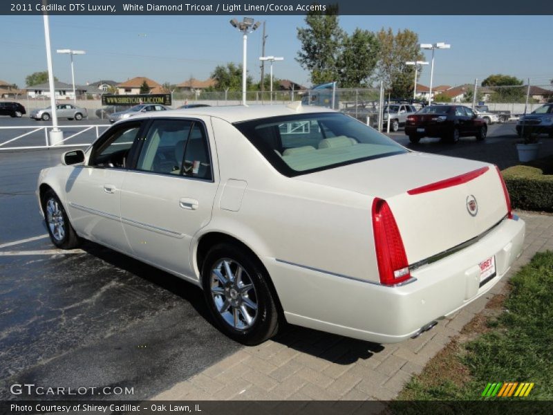 White Diamond Tricoat / Light Linen/Cocoa Accents 2011 Cadillac DTS Luxury