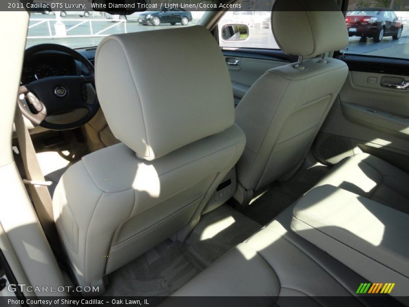 White Diamond Tricoat / Light Linen/Cocoa Accents 2011 Cadillac DTS Luxury