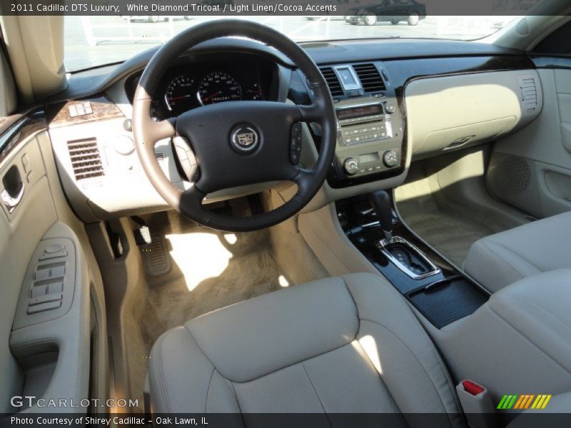 White Diamond Tricoat / Light Linen/Cocoa Accents 2011 Cadillac DTS Luxury