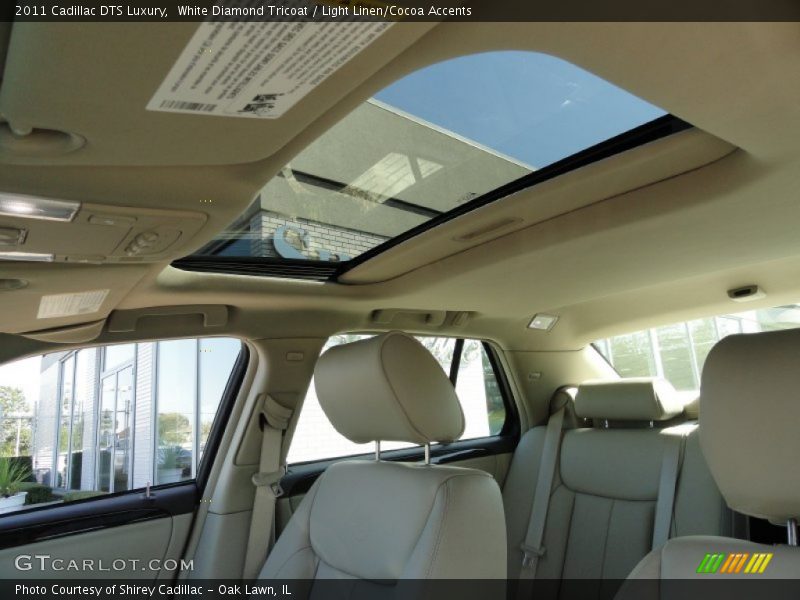 White Diamond Tricoat / Light Linen/Cocoa Accents 2011 Cadillac DTS Luxury