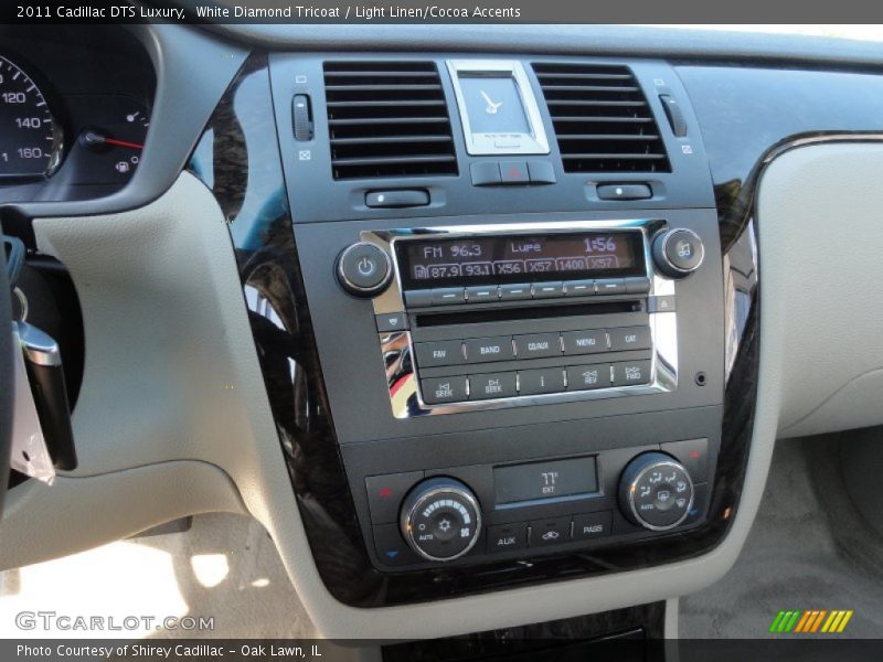 White Diamond Tricoat / Light Linen/Cocoa Accents 2011 Cadillac DTS Luxury