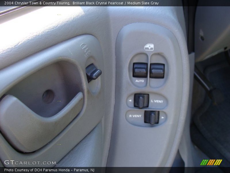 Brilliant Black Crystal Pearlcoat / Medium Slate Gray 2004 Chrysler Town & Country Touring