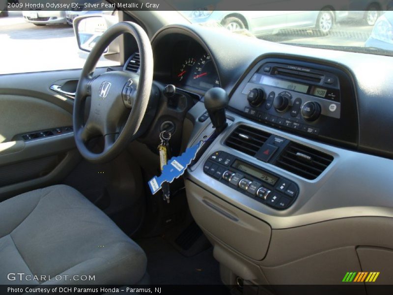 Silver Pearl Metallic / Gray 2009 Honda Odyssey EX