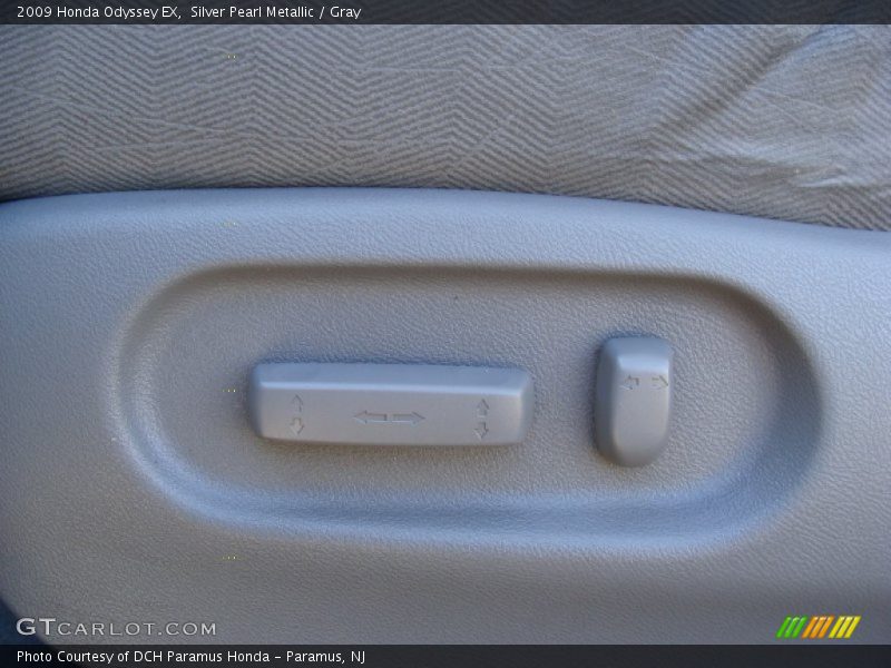 Silver Pearl Metallic / Gray 2009 Honda Odyssey EX