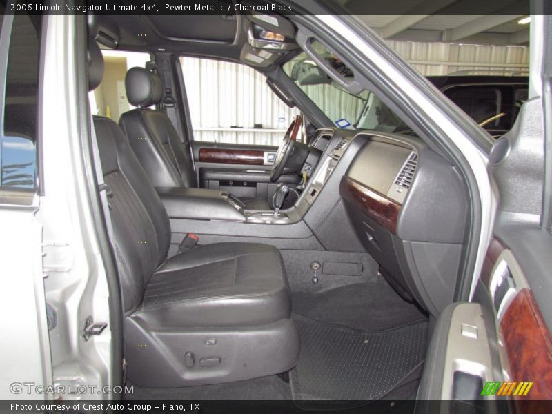Pewter Metallic / Charcoal Black 2006 Lincoln Navigator Ultimate 4x4