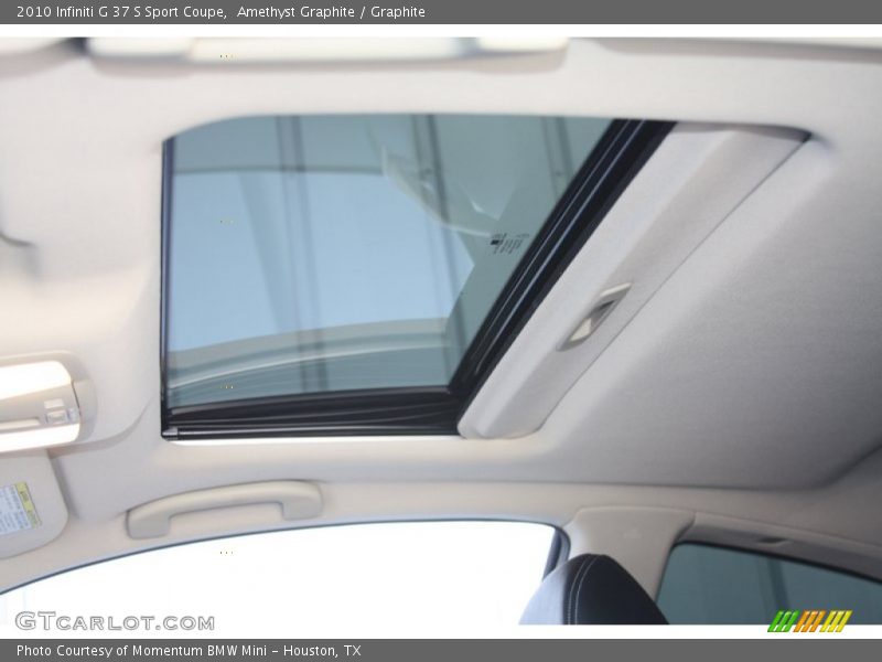 Sunroof of 2010 G 37 S Sport Coupe