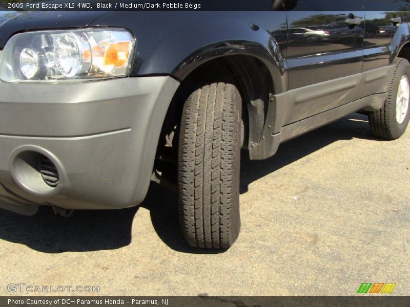 Black / Medium/Dark Pebble Beige 2005 Ford Escape XLS 4WD