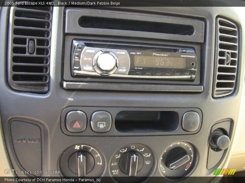 Black / Medium/Dark Pebble Beige 2005 Ford Escape XLS 4WD