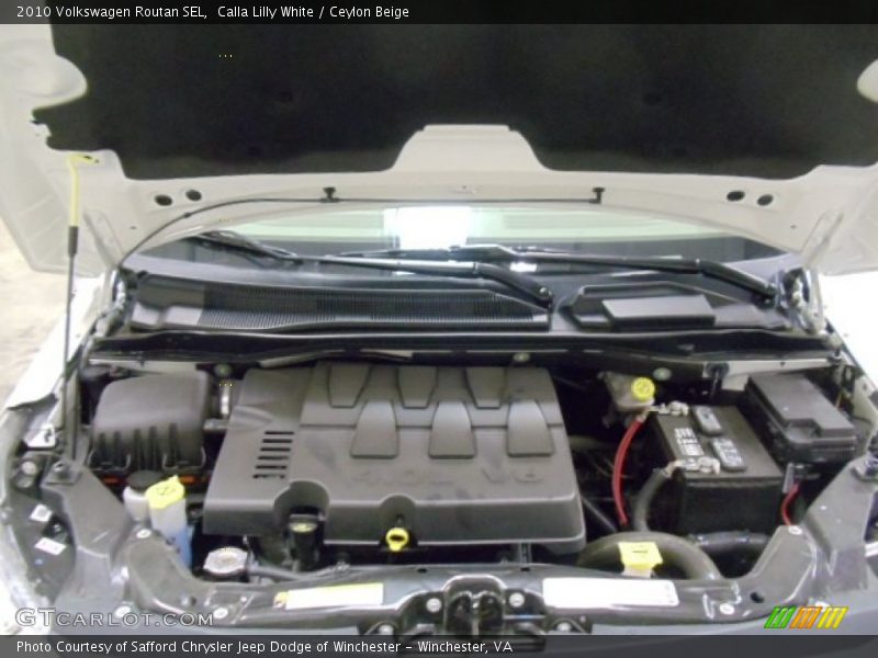 Calla Lilly White / Ceylon Beige 2010 Volkswagen Routan SEL