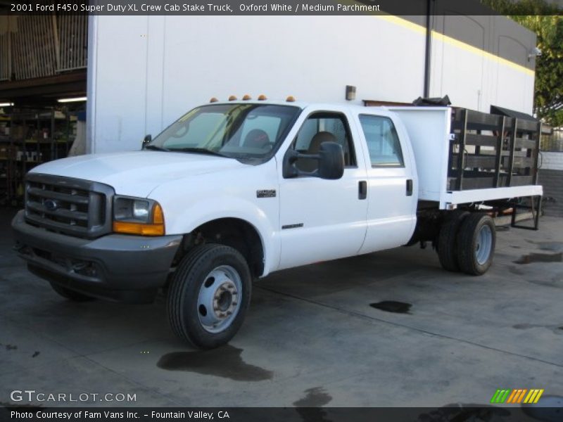 Oxford White / Medium Parchment 2001 Ford F450 Super Duty XL Crew Cab Stake Truck