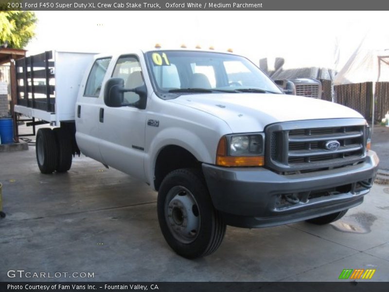 Front 3/4 View of 2001 F450 Super Duty XL Crew Cab Stake Truck