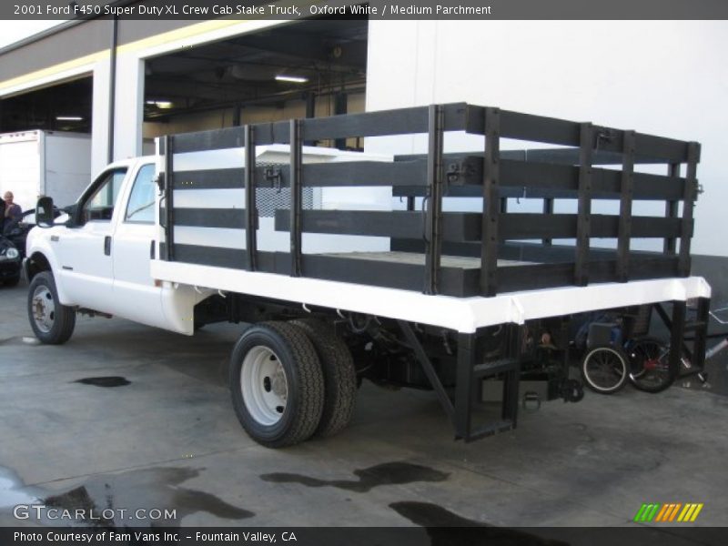  2001 F450 Super Duty XL Crew Cab Stake Truck Oxford White