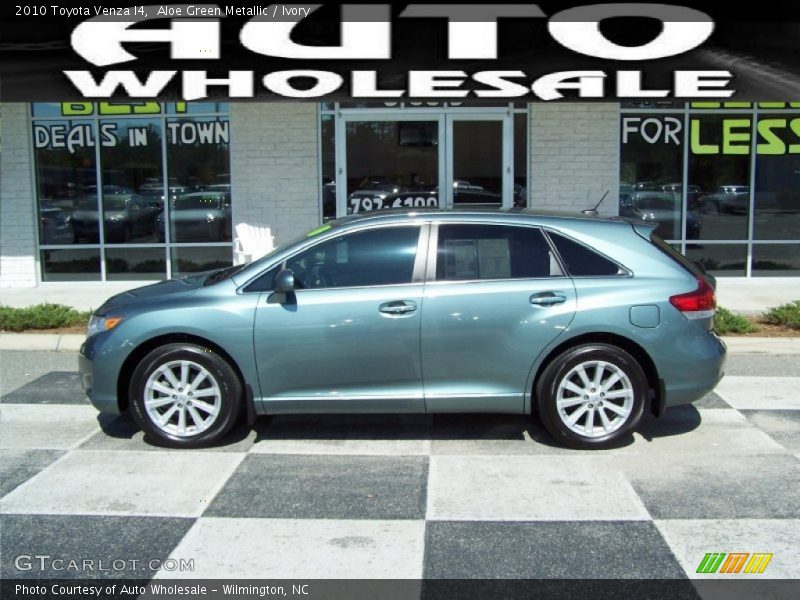 Aloe Green Metallic / Ivory 2010 Toyota Venza I4