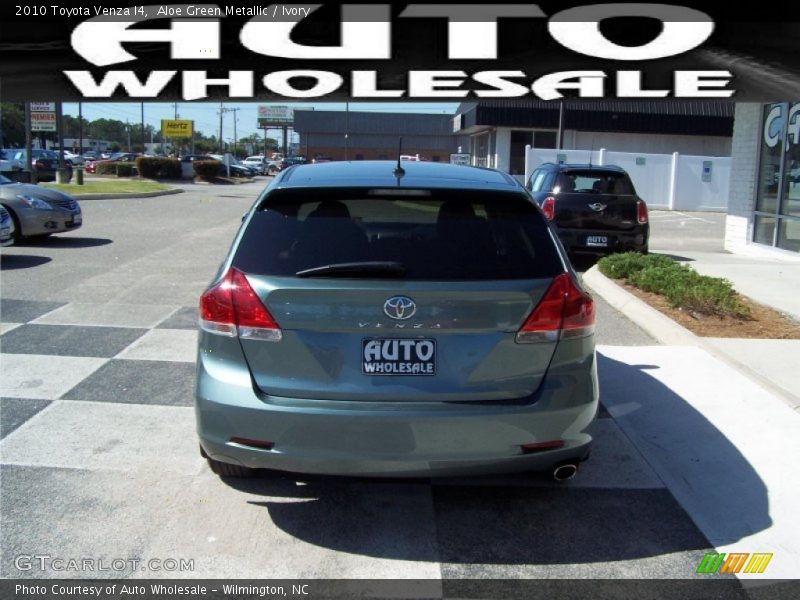 Aloe Green Metallic / Ivory 2010 Toyota Venza I4