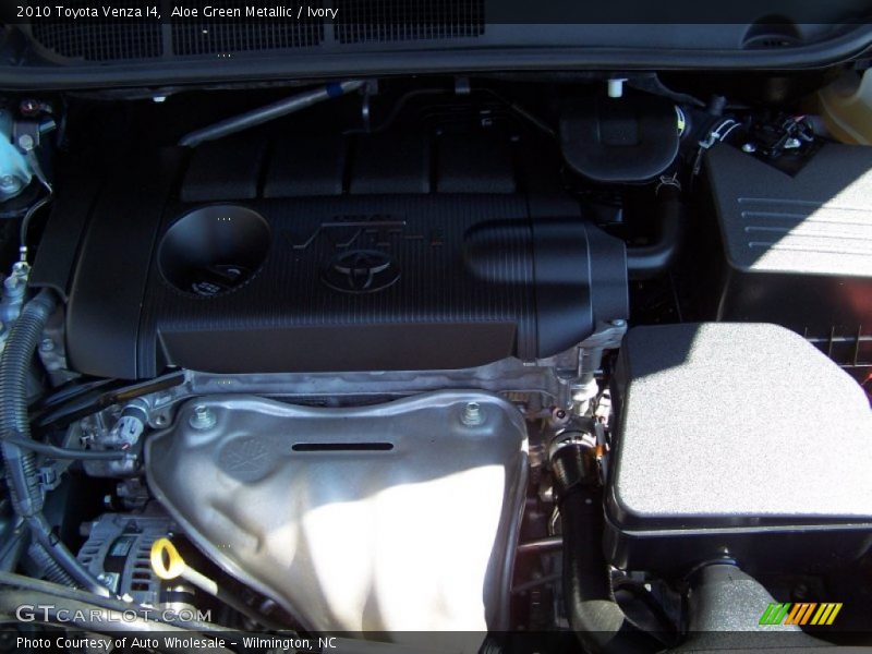 Aloe Green Metallic / Ivory 2010 Toyota Venza I4