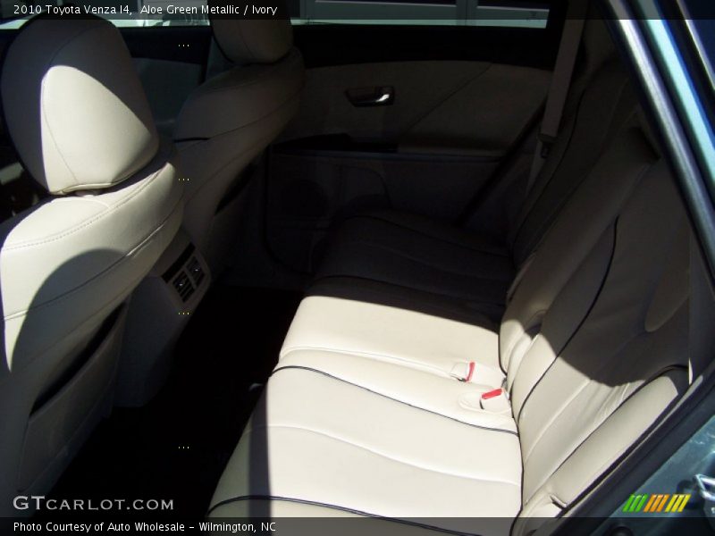 Aloe Green Metallic / Ivory 2010 Toyota Venza I4