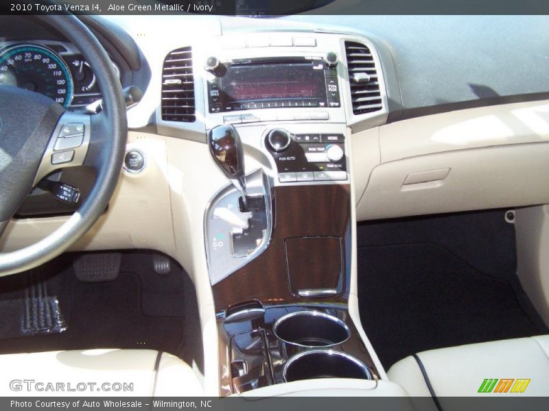 Aloe Green Metallic / Ivory 2010 Toyota Venza I4