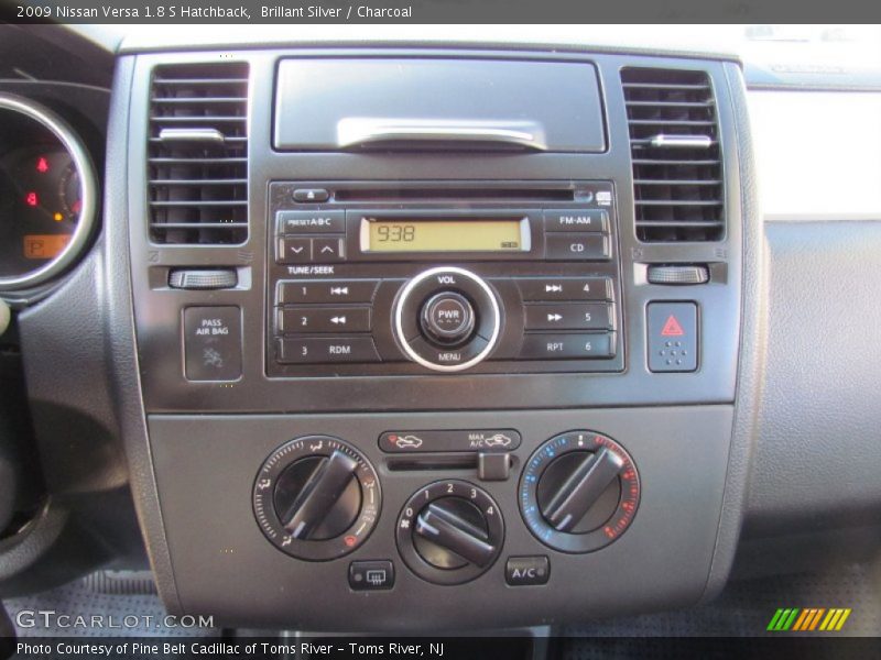 Brillant Silver / Charcoal 2009 Nissan Versa 1.8 S Hatchback
