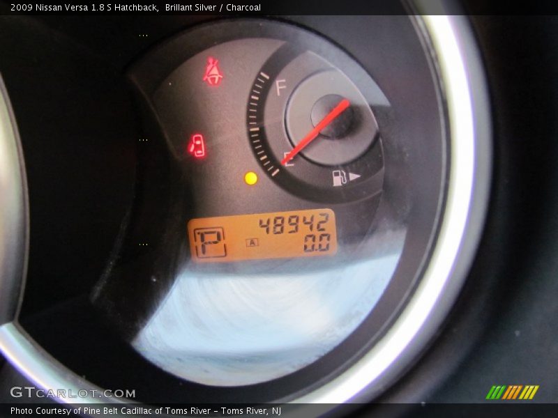 Brillant Silver / Charcoal 2009 Nissan Versa 1.8 S Hatchback
