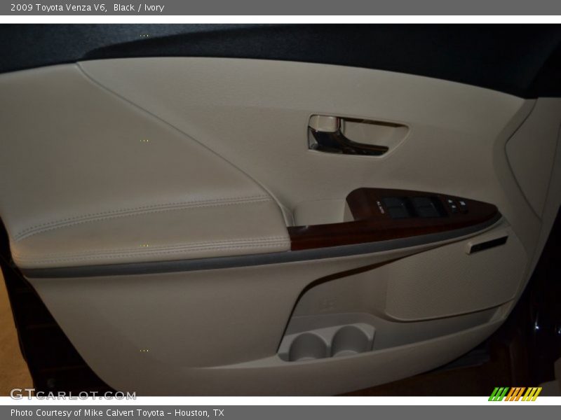 Black / Ivory 2009 Toyota Venza V6