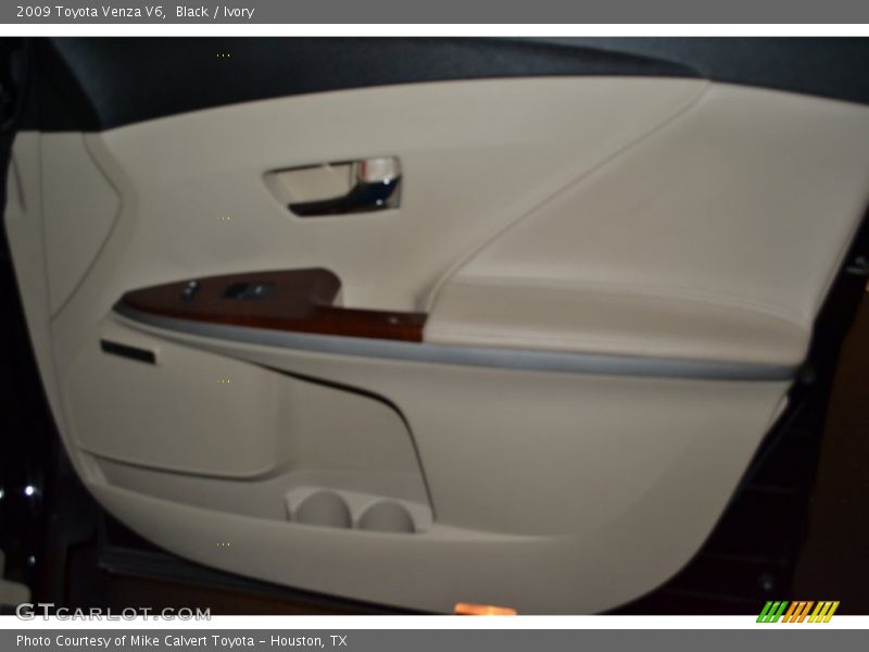 Black / Ivory 2009 Toyota Venza V6