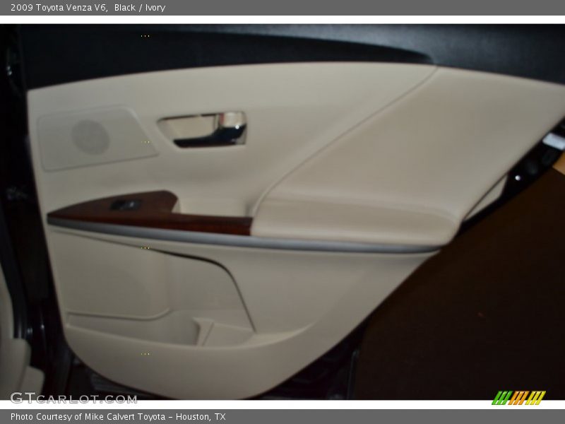 Black / Ivory 2009 Toyota Venza V6