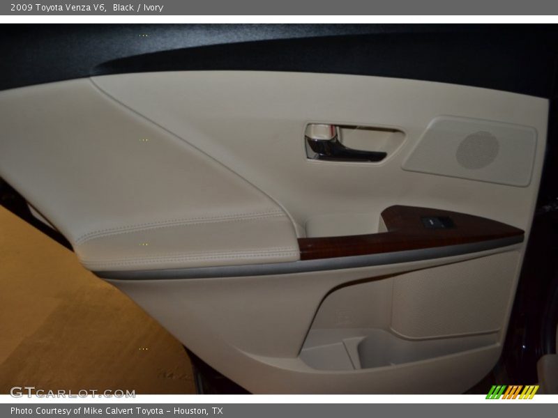 Black / Ivory 2009 Toyota Venza V6