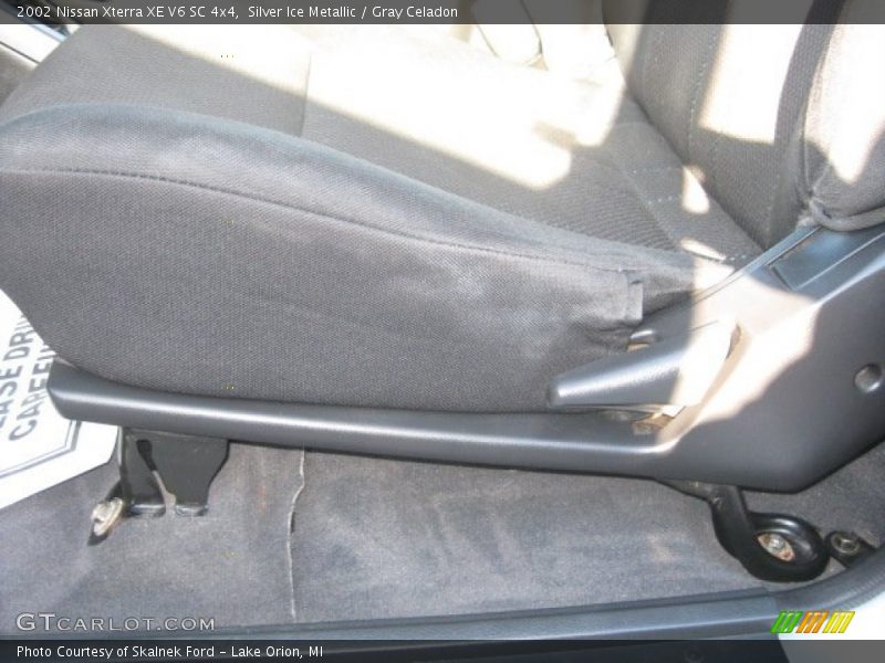 Silver Ice Metallic / Gray Celadon 2002 Nissan Xterra XE V6 SC 4x4