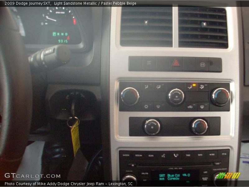 Light Sandstone Metallic / Pastel Pebble Beige 2009 Dodge Journey SXT