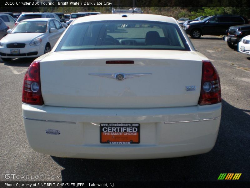 Bright White / Dark Slate Gray 2010 Chrysler 300 Touring