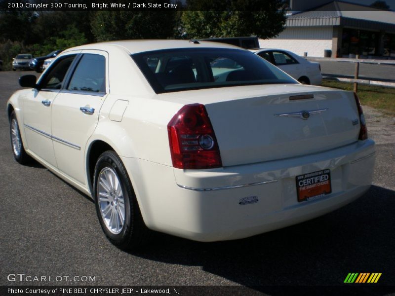 Bright White / Dark Slate Gray 2010 Chrysler 300 Touring