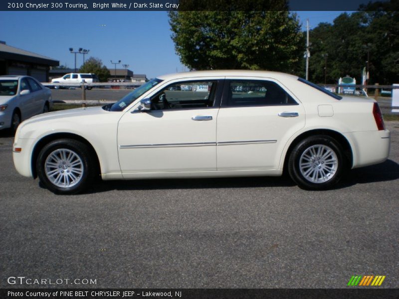 Bright White / Dark Slate Gray 2010 Chrysler 300 Touring