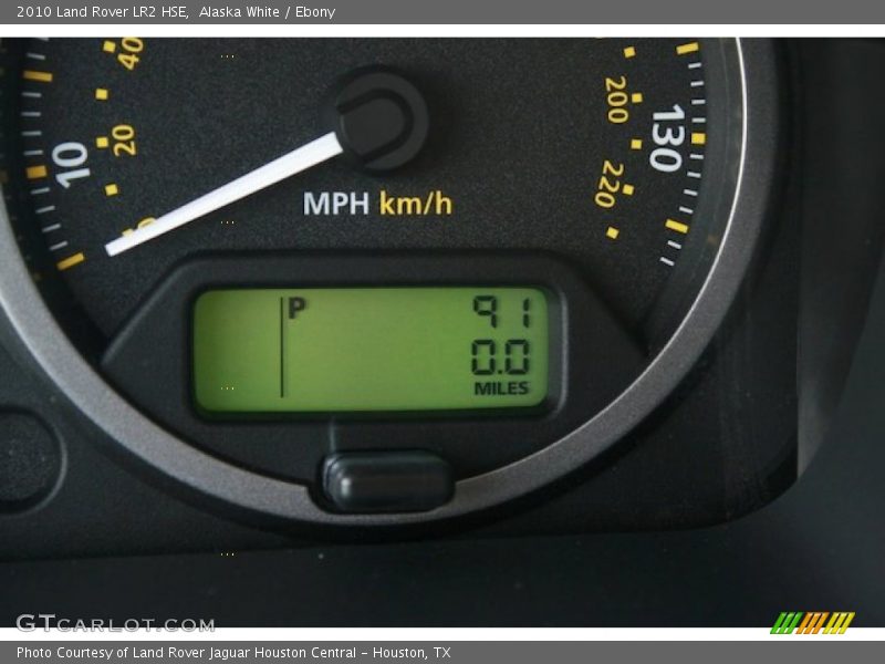 Alaska White / Ebony 2010 Land Rover LR2 HSE