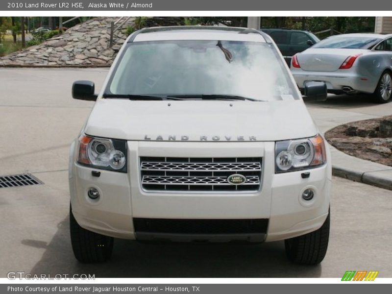 Alaska White / Almond 2010 Land Rover LR2 HSE