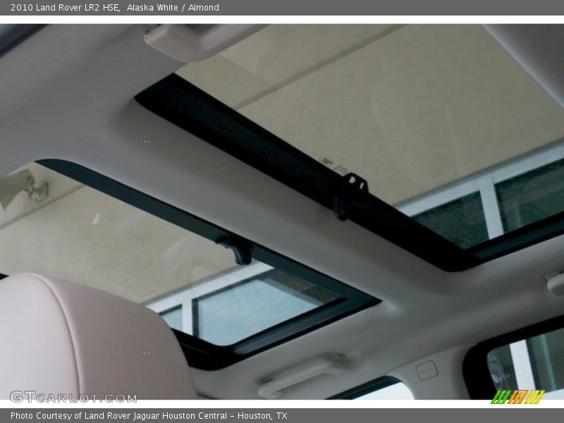 Alaska White / Almond 2010 Land Rover LR2 HSE