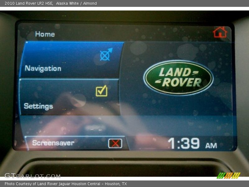 Alaska White / Almond 2010 Land Rover LR2 HSE