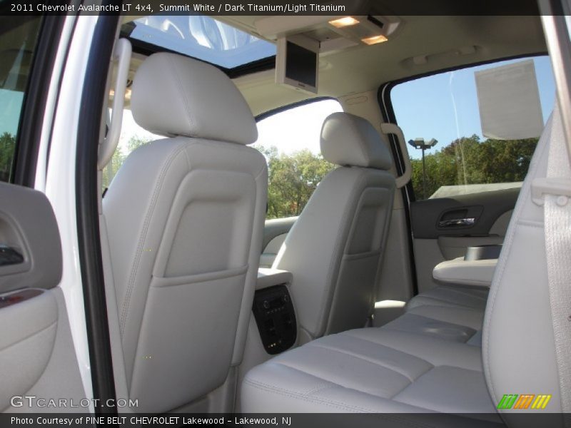 Summit White / Dark Titanium/Light Titanium 2011 Chevrolet Avalanche LT 4x4