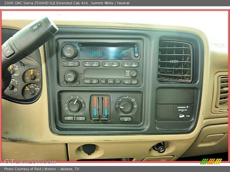 Controls of 2006 Sierra 2500HD SLE Extended Cab 4x4