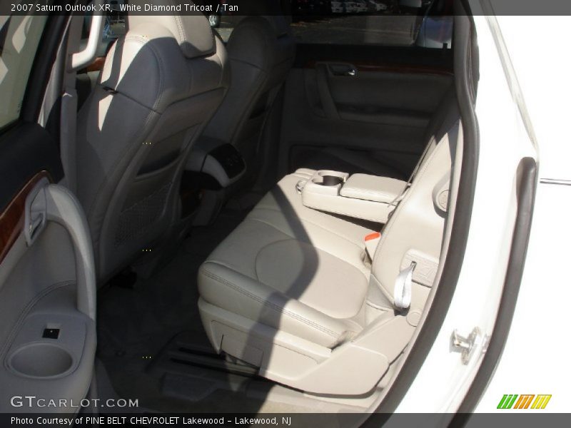 White Diamond Tricoat / Tan 2007 Saturn Outlook XR